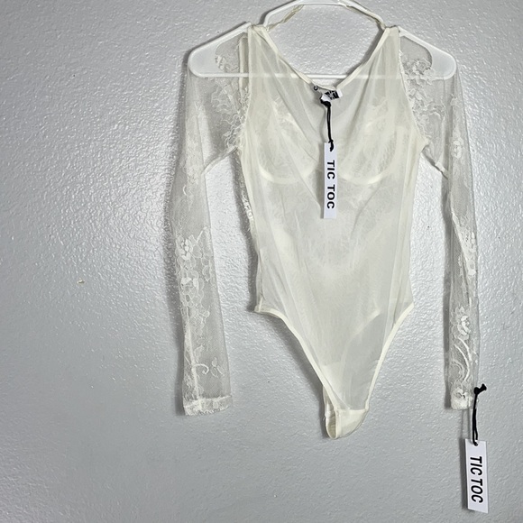 WhiteLace Long sleeve Bodysuit - Picture 3 of 4